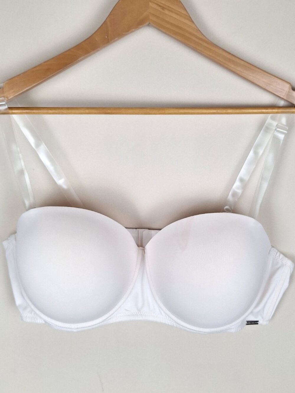 Tahari TShirt Bra Size 42 D. Ivory. Includes clear & ivory adjustable straps